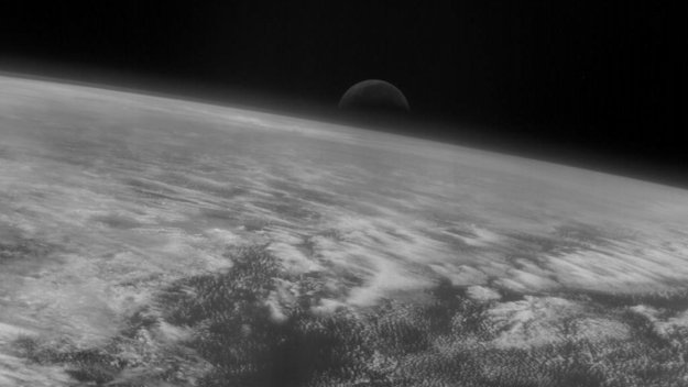 Кадр Дня: Восход Луны над Землей от КА "Розетта"
