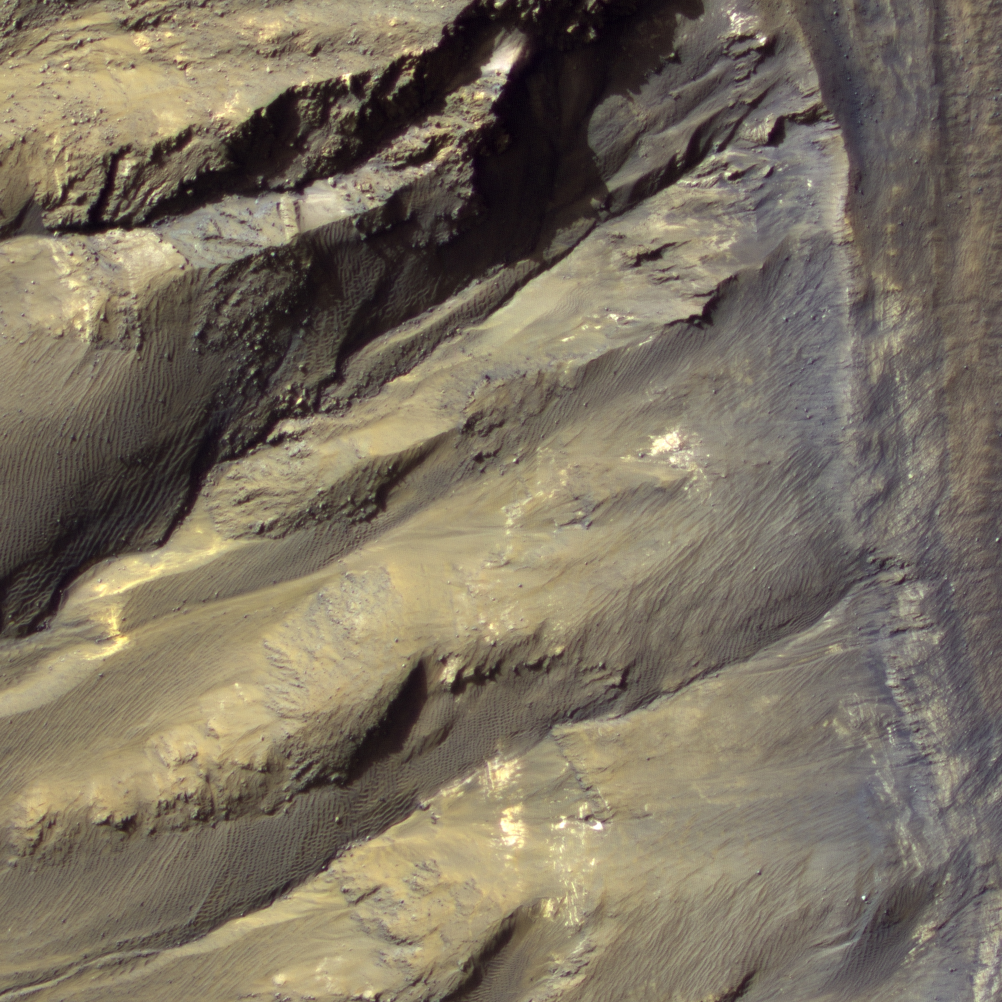 Как вода и ветер изменили марсианский кратер