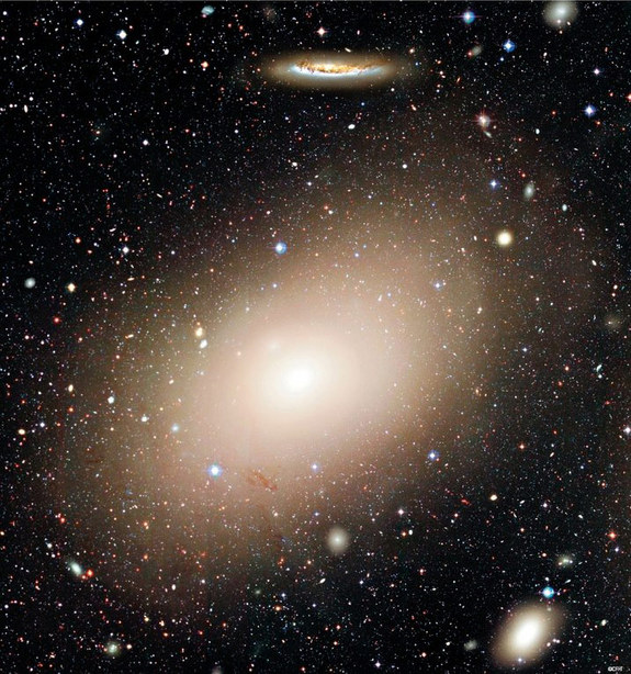 Сотни триллионов звезд в галактике М86 