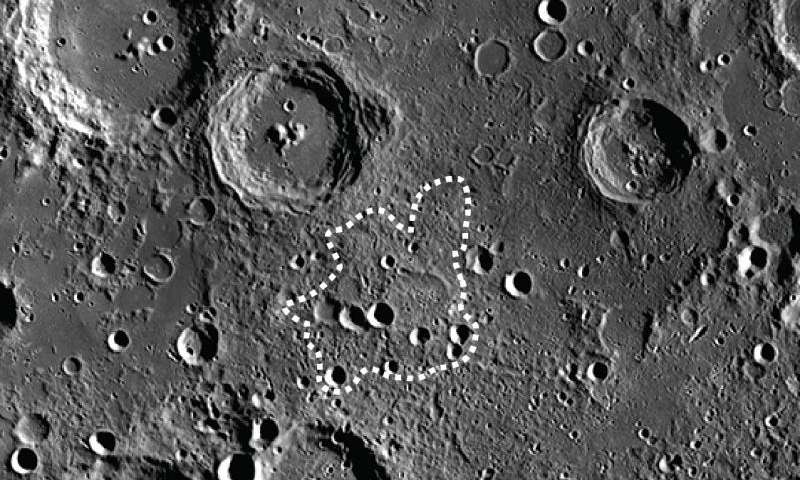 Холм на Луне формируется уникальным вулканическим процессом