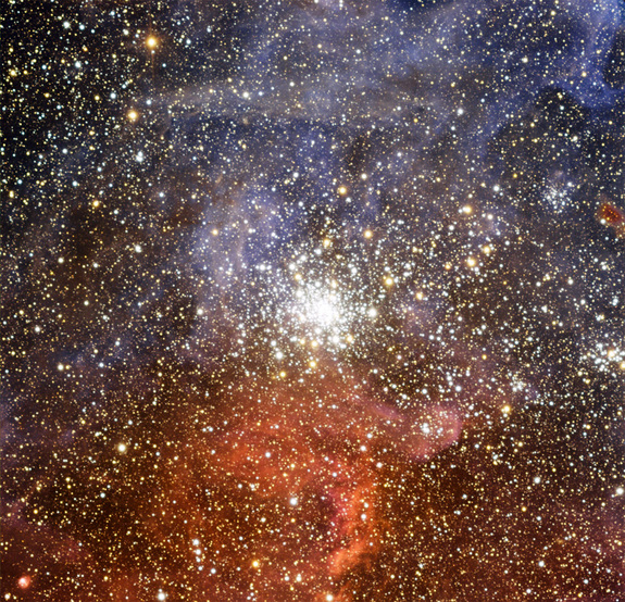 Красочное звездное скопление светит в тени туманности Тарантул