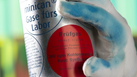Изменение цвета перчатки предупреждает о токсичных веществах