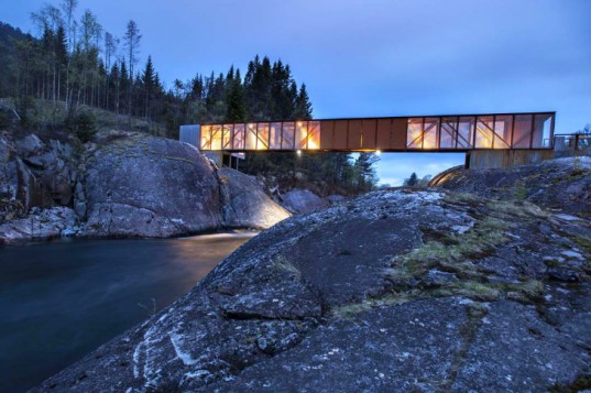 В Норвегии построили уникальный мост