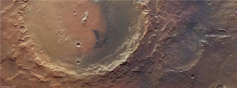 Редкие дельты марсианского озера были замечены Mars Express