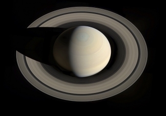 Почему так переменчива ионосфера Сатурна?