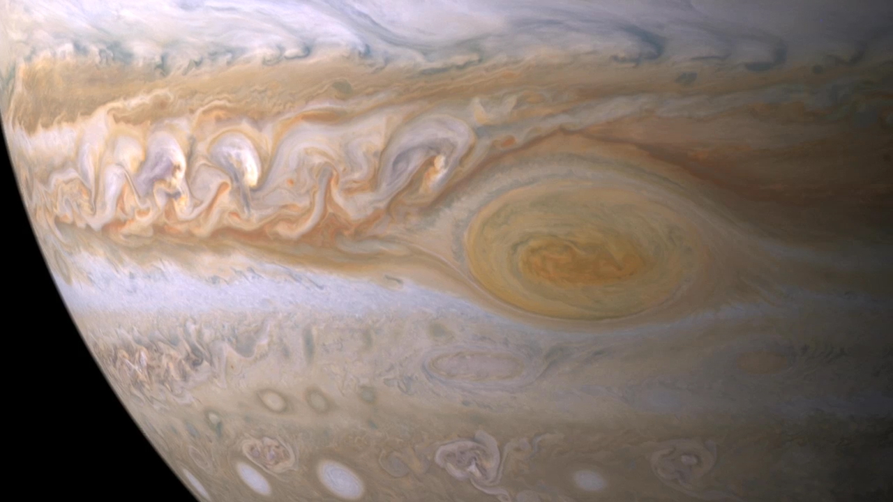 Ученые могут раскрыть секреты Большого Красного Пятна Юпитера в лаборатории