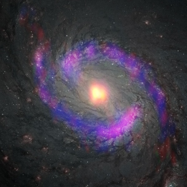 Барьеры защищают молекулы вокруг сверхмассивной черной дыры