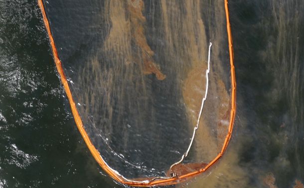 Фото последствий взрыва буровой платформы в Мексиканском заливе