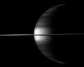 Сатурн играет в прятки со спутниками