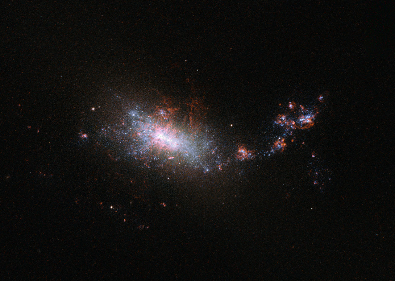 Неправильная галактика NGC 1140 от телескопа Хаббл