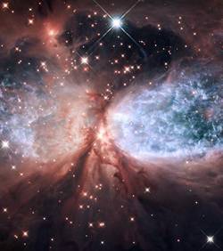 NASA демонстрирует фото туманности в форме ангела