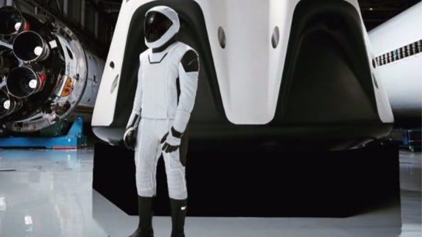 Впервые показан космический костюм от SpaceX в полный рост