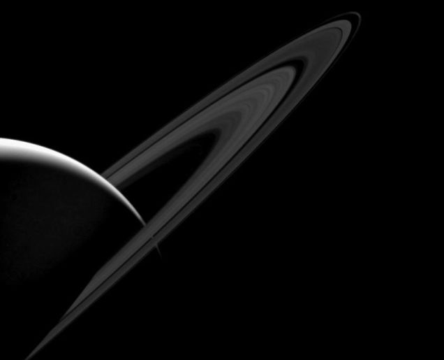 Вид на темную сторону Сатурна