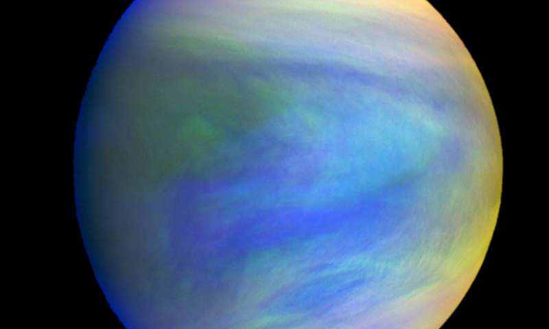 Ученые не исключают жизнь на Венере