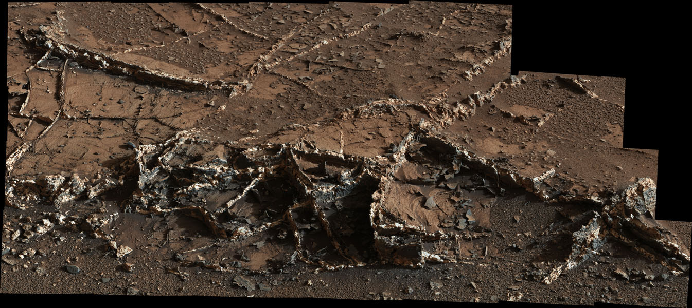 Марсоход сфотографировал двутонные минеральные образования