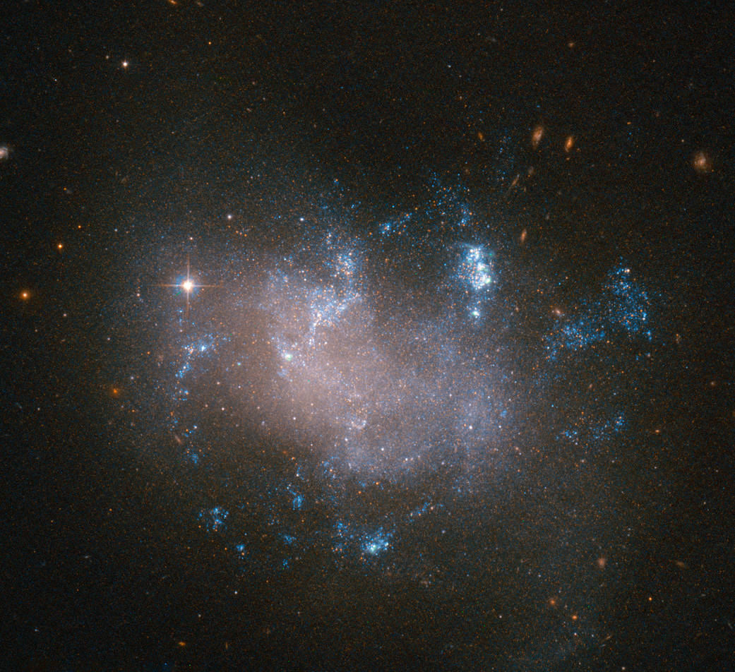 Самая тусклая сверхновая в пекулярной галактике
