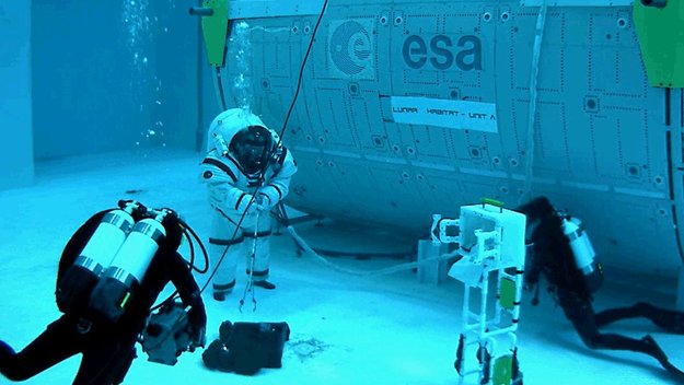 Крутой симулятор по подготовке космонавтов под водой