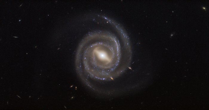 Экзотическая галактика на фото