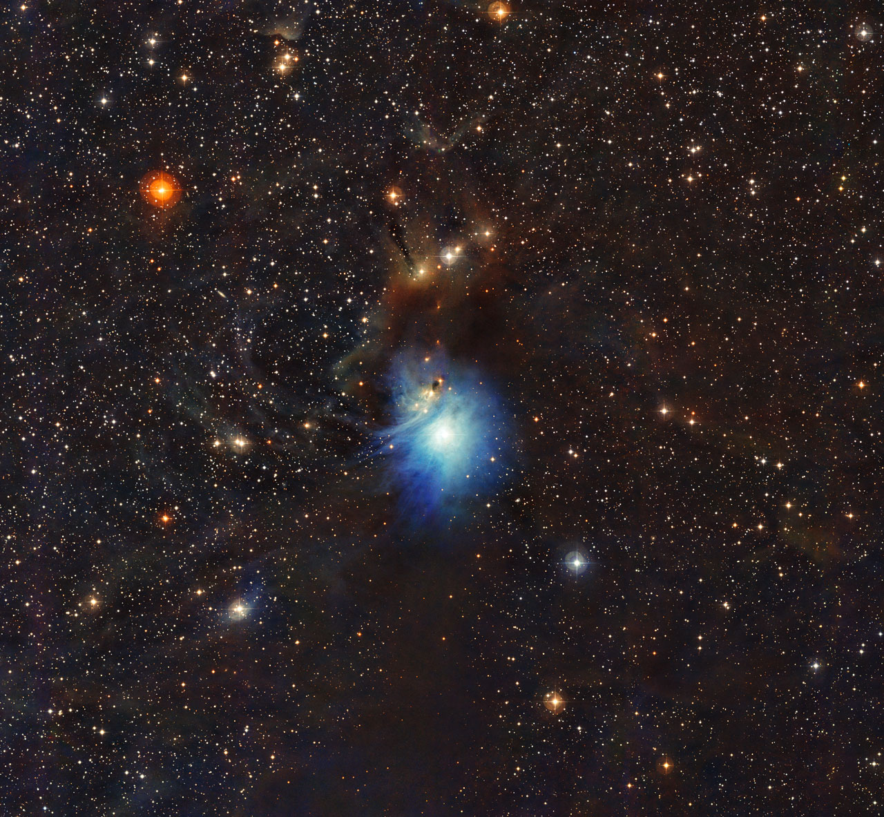 Новая звезда вспыхнула в густой космической дымке