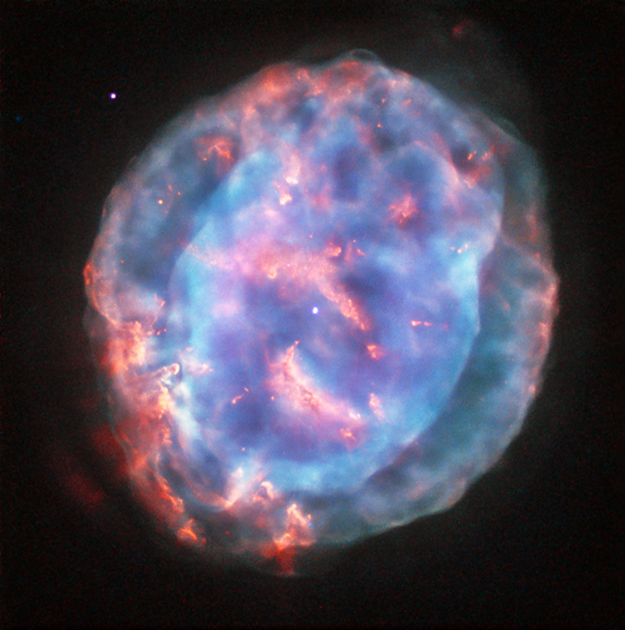 Хаббл поймал планетарную туманность NGC 6818