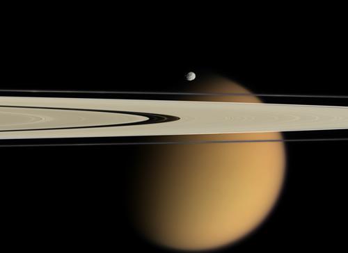 Титан образовался из слияния более мелких спутников Сатурна?