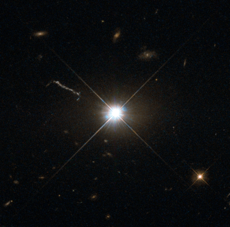 "Хаббл" сделал лучшую фотографию яркого квазара