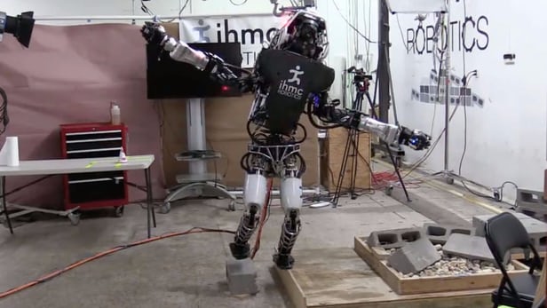 Атлас – робот, который умеет балансировать