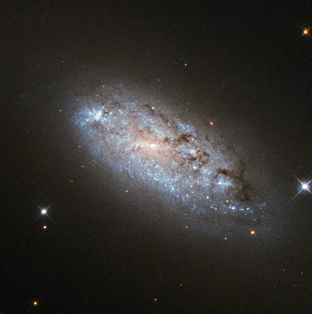 Хаббл изучает галактическую ассиметрию