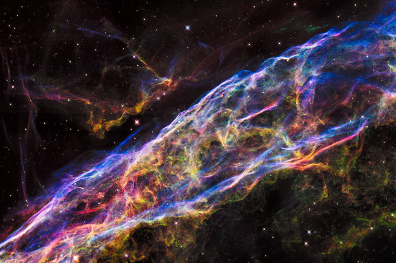 Красочная туманность Вуаль от телескопа Хаббл