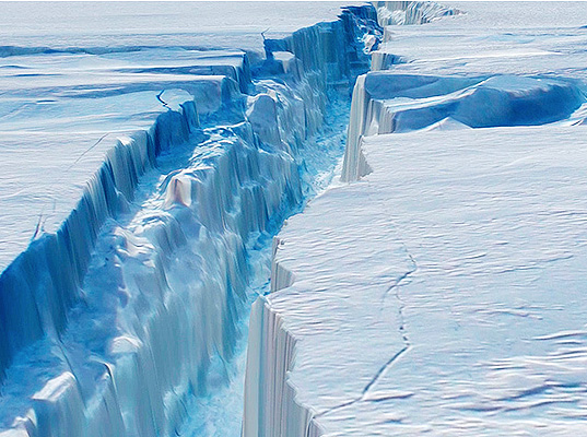 NASA пристально следит за опасным айсбергом