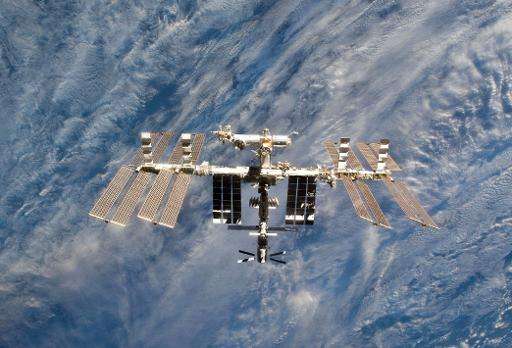 Астронавты МКС спрятались от пролетающего космического мусора