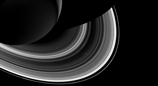 Кольцо F Сатурна изменяется не по дням, а по часам 