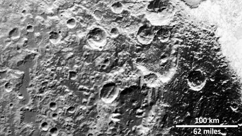 Кратеры на Плутоне и Хароне указывают на дефицит малых объектов в поясе Койпера