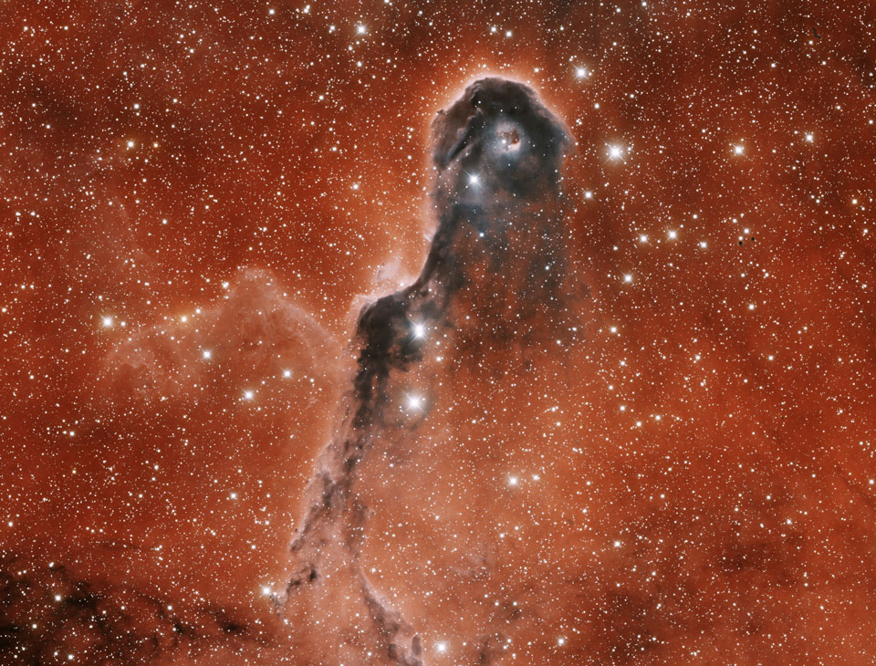 Устрашающий вид туманности IC 1396 
