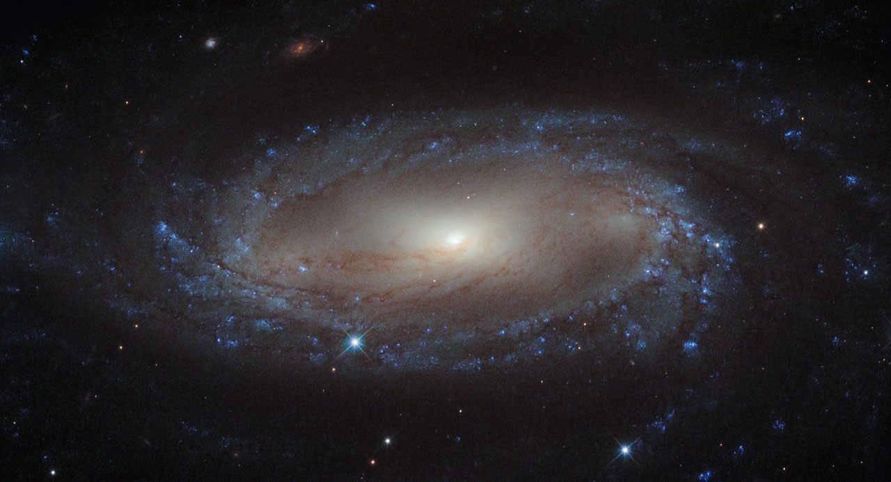 Ух ты какая красота! Спиральная галактика IC 2560