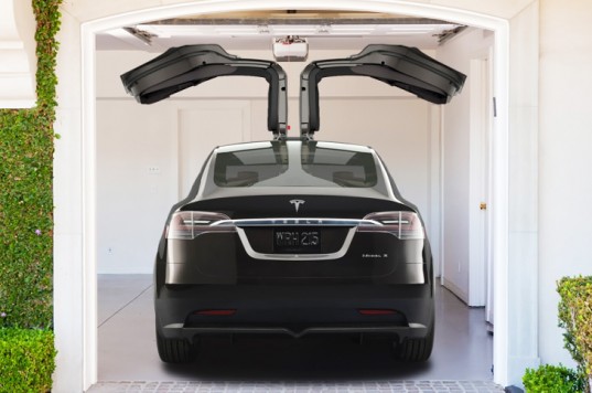 Новая Tesla Model X заманивает женскую аудиторию