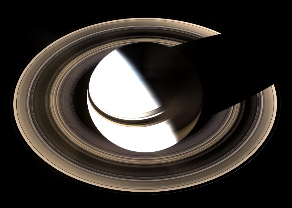 Кассини использует «Трансфер Пи» для изменения пути вокруг Сатурна