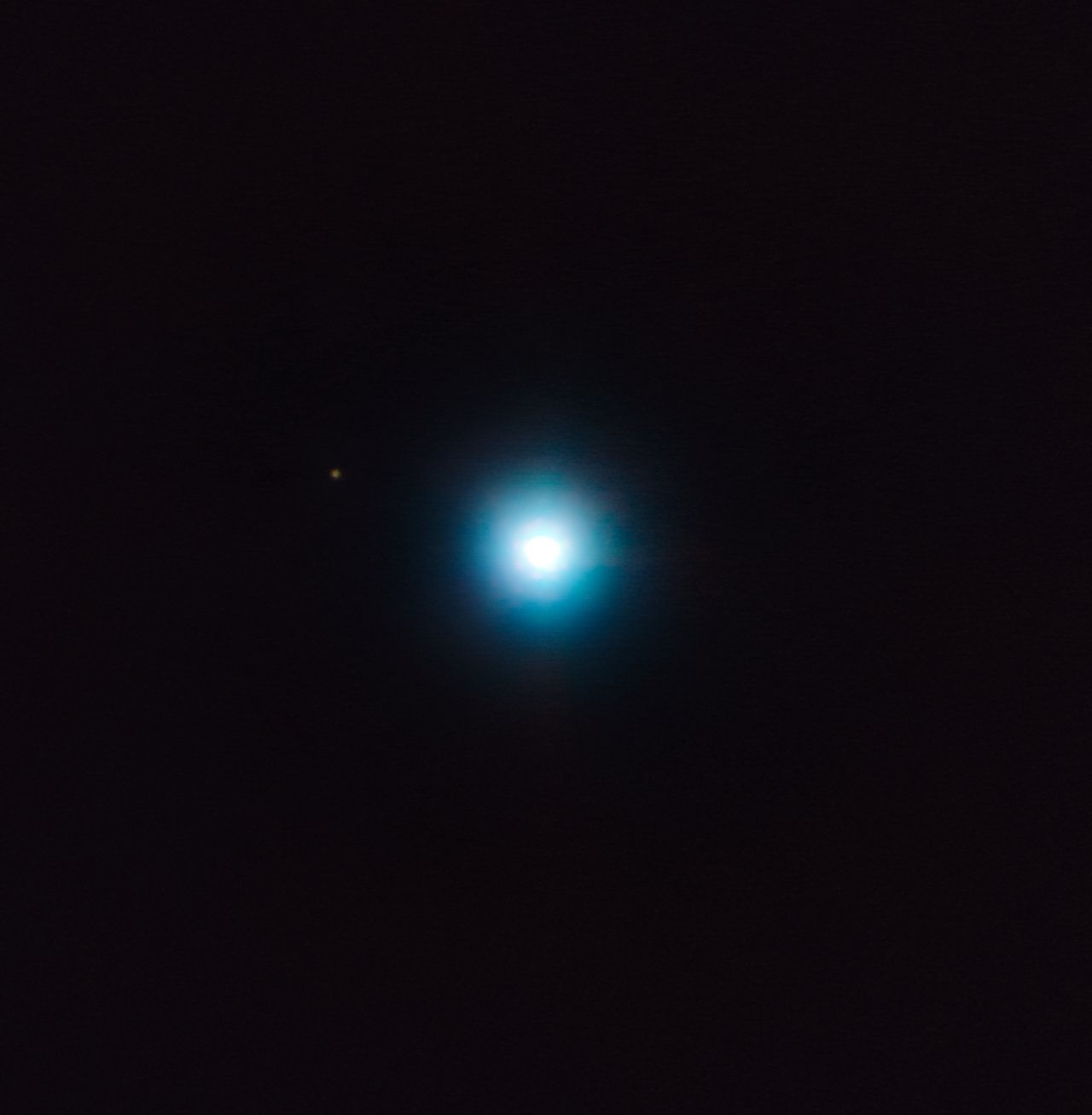 Бело-голубая звезда от VLT