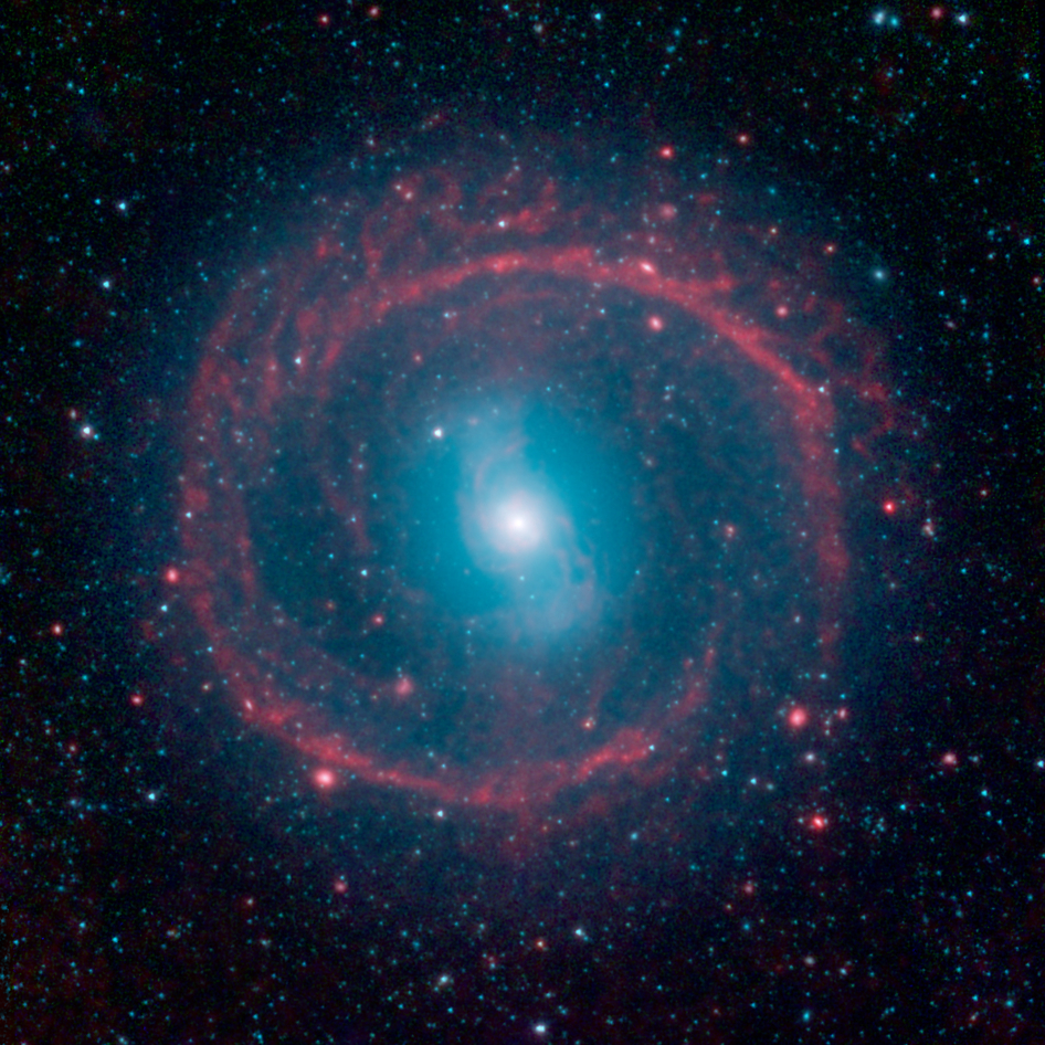 Потрясающее фото кольца звездообразования от обсерватории Спитцер