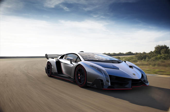 Самый дорогой и мощный спорткар Lamborghini Veneno представлен публике