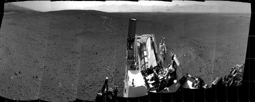 Марсоход  «Curiosity», направляясь к намеченной цели, «предлагает» новые снимки