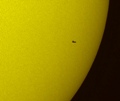 Удивительные снимки: Атлантис и Хаббл на фоне Солнца