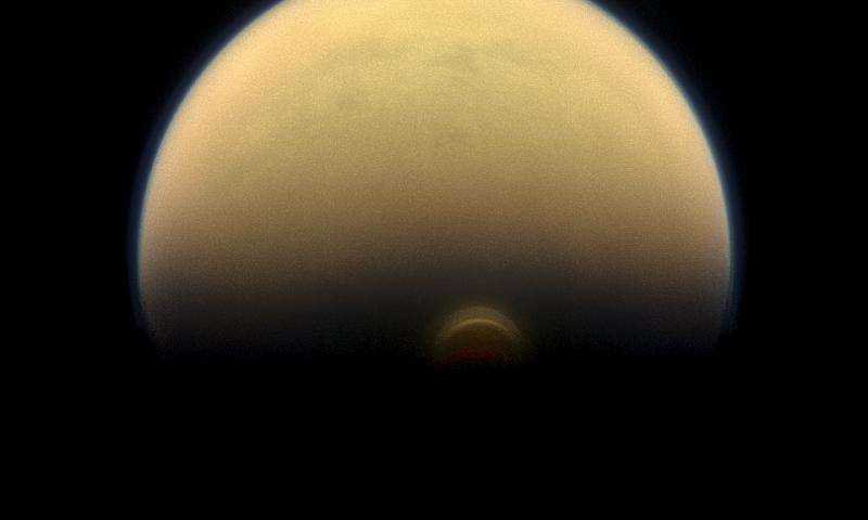 Cassini обнаружил чудовищное ледяное облако в южной полярной области Титана