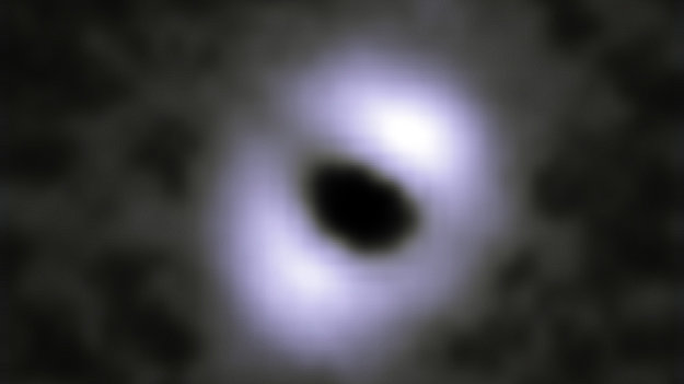 Удивительный пылевой диск на снимках «Гершель»
