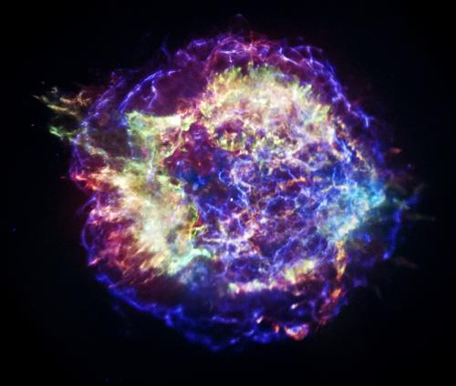 Сканирование остатка сверхновой показывает интересные детали