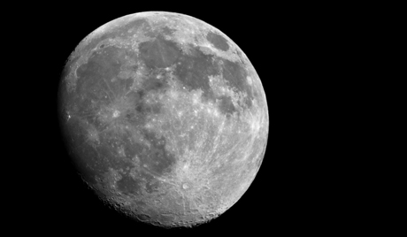Луна скрывает обширные залежи титана