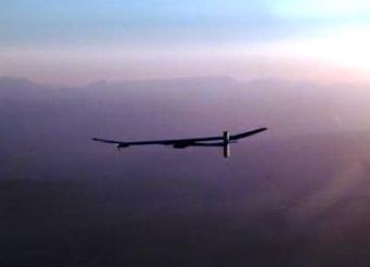 Solar Impulse совершил первый ночной полет
