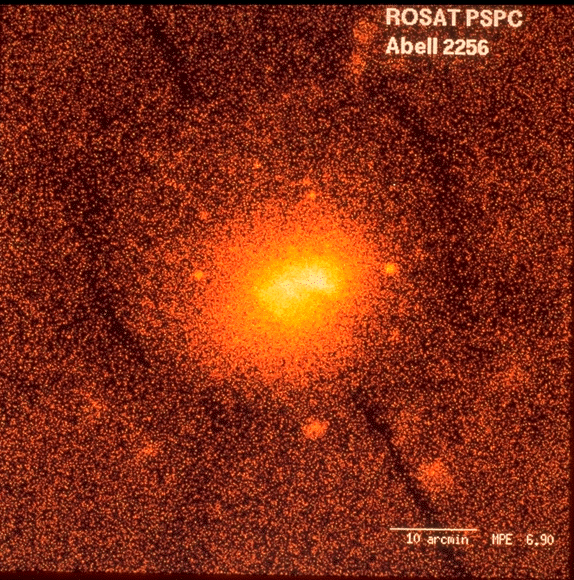 Телескоп LOFAR изучает галактический кластер Abell 2256