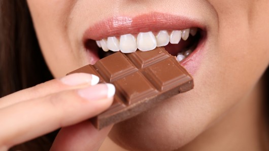 Шокоголики могут расслабиться: больше шоколада – крепче здоровье