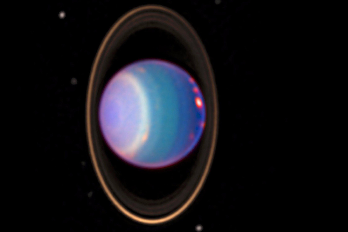 У Урана может быть 2 темные луны